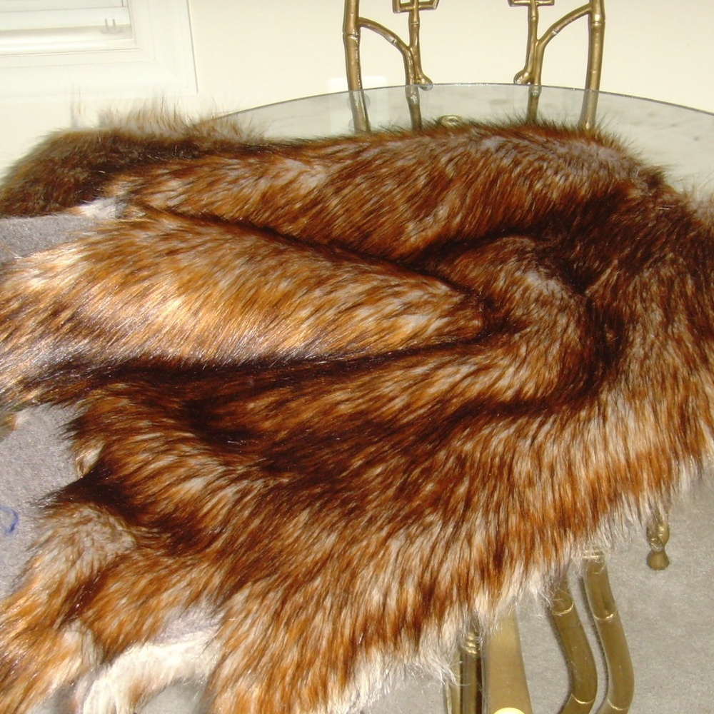 Reynard Fox Faux Fur Fabric (Remanent) - Picture 4 of 8